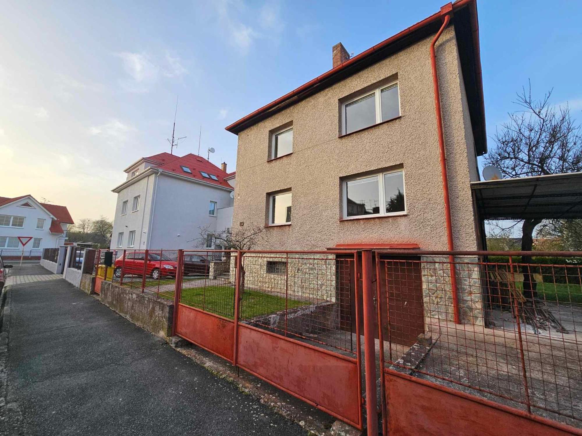 Slunny Byt V Klidne Casti Hradce Kralove - Zahrada, Parkovani Zdarma Hradec Kralove Bagian luar foto